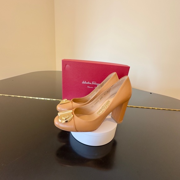 Salvatore Ferragamo NWT Luxury Chic Minimalist RARE Authentic Fiamma Tan Pumps - Picture 6 of 17